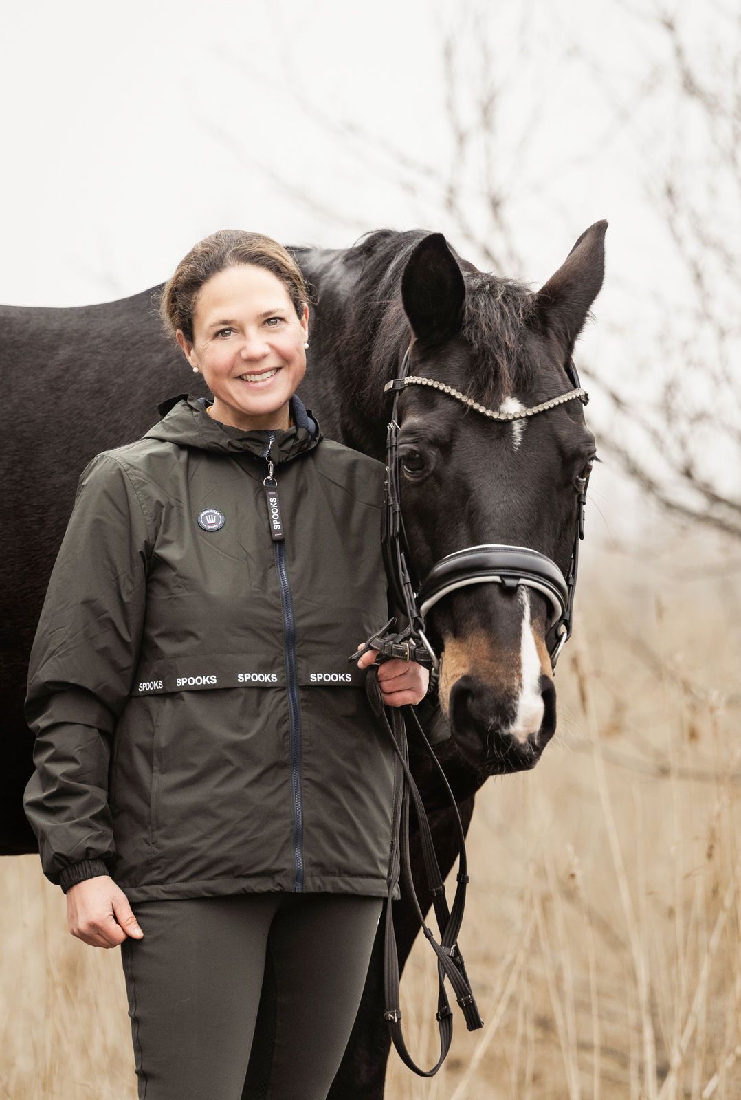 Porträt Donjana Jensen mit Pferd